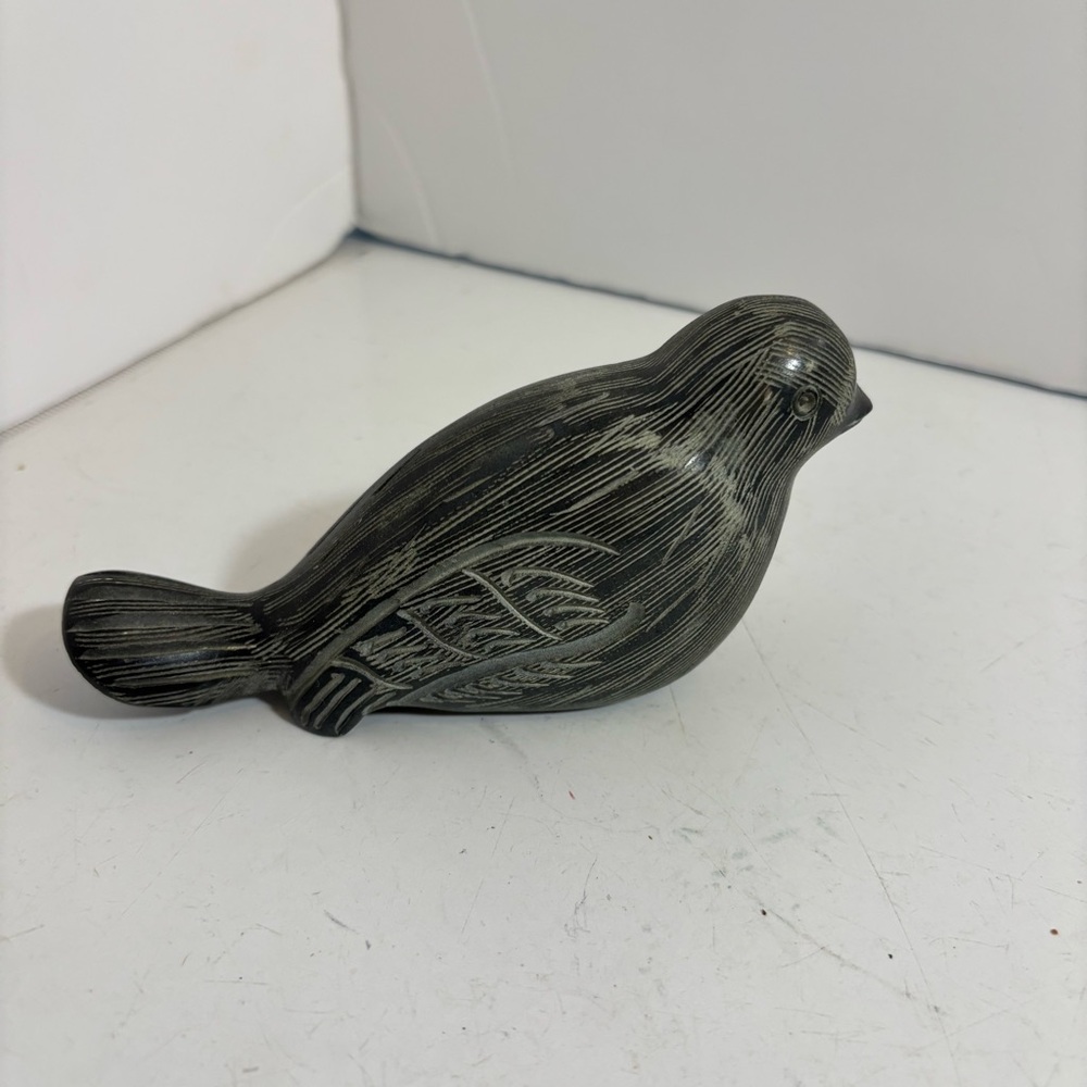 Vintage hand carved etched black soapstone‎ bird decoration - Picture 3 of 8